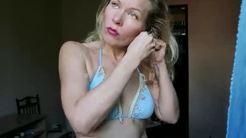 julia_giulia online show from October 6, 2025, 10:23 am