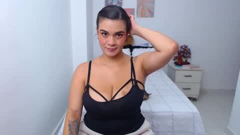 julia online show from February 9, 2025, 6:47 pm