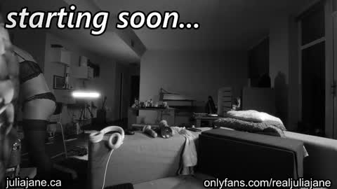 Snapshot of julia_jane chatting on February 4, 2026, 2:39 am Julia Jane online show from February 4, 2026, 2:39 am