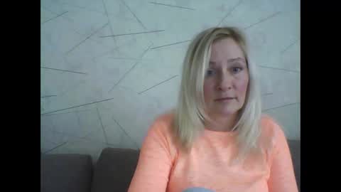 Snapshot of julia_mee chatting on November 18, 2025, 7:57 am Julia mee online show from November 18, 2025, 7:57 am