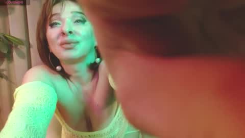 Snapshot of julia_renard chatting on October 12, 2025, 5:45 pm Julia online show from October 12, 2025, 5:45 pm