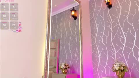 julia_rivers online show from January 5, 2026, 5:27 pm