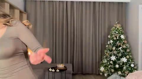 Julia R Le online show from January 13, 2026, 9:31 pm