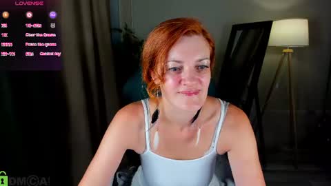 julia_suny online show from July 3, 2026, 8:32 am