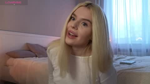 Snapshot of juliacontrol chatting on December 23, 2024, 6:22 am Molly online show from December 23, 2024, 6:22 am