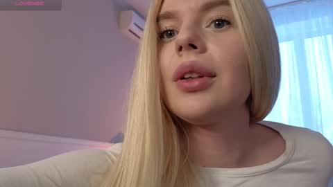 Snapshot of juliacontrol chatting on January 5, 2025, 6:24 am Molly online show from January 5, 2025, 6:24 am