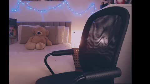 Snapshot of julialiones chatting on December 17, 2024, 6:09 pm julialiones online show from December 17, 2024, 6:09 pm