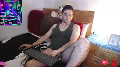 Snapshot of julian1225_ chatting on January 18, 2025, 2:25 am Julian online show from January 18, 2025, 2:25 am