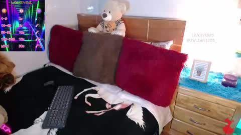 Snapshot of julian1225_ chatting on February 13, 2025, 1:50 am Julian online show from February 13, 2025, 1:50 am