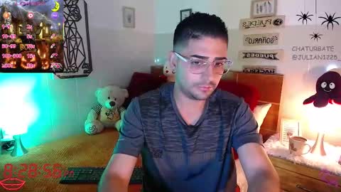 Snapshot of julian1225_ chatting on October 14, 2025, 1:28 am Julian online show from October 14, 2025, 1:28 am