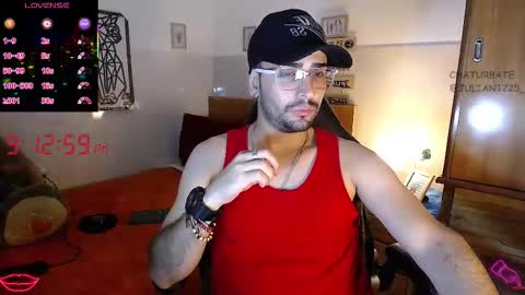 Snapshot of julian1225_ chatting on November 6, 2025, 2:12 am Julian online show from November 6, 2025, 2:12 am