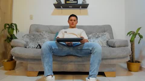 Snapshot of julian_wallace chatting on January 21, 2025, 12:15 am julian_wallace online show from January 21, 2025, 12:15 am