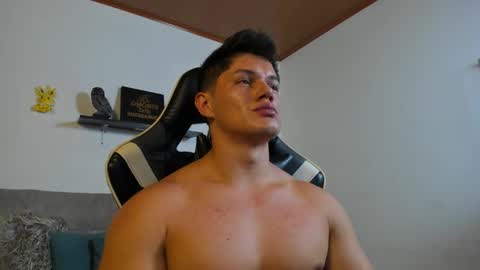 Snapshot of julian_wallace chatting on October 22, 2025, 5:02 pm julian_wallace online show from October 22, 2025, 5:02 pm