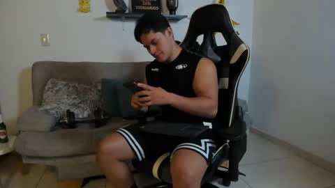 Snapshot of julian_wallace chatting on November 27, 2025, 6:21 pm julian_wallace online show from November 27, 2025, 6:21 pm