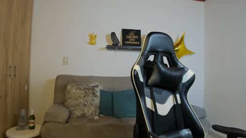 Snapshot of julian_wallace chatting on November 29, 2025, 2:31 pm julian_wallace online show from November 29, 2025, 2:31 pm