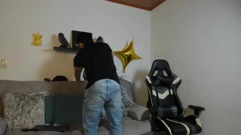 Snapshot of julian_wallace chatting on December 3, 2025, 5:33 pm julian_wallace online show from December 3, 2025, 5:33 pm