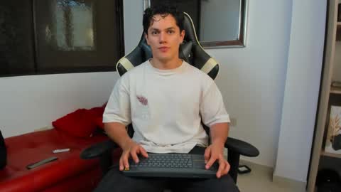 Snapshot of julian_wallace chatting on February 8, 2026, 9:07 pm julian_wallace online show from February 8, 2026, 9:07 pm