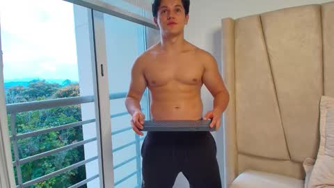 Snapshot of julian_wallace chatting on February 11, 2026, 10:48 pm julian_wallace online show from February 11, 2026, 10:48 pm