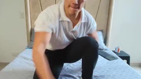 Snapshot of julian_wallace chatting on February 19, 2026, 9:11 pm julian_wallace online show from February 19, 2026, 9:11 pm