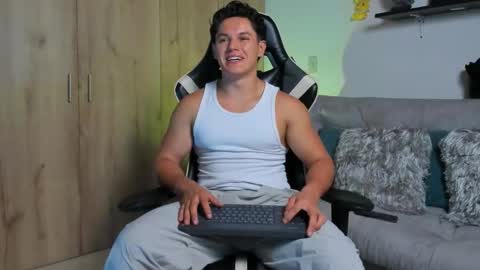 Snapshot of julian_wallace chatting on February 24, 2026, 4:05 pm julian_wallace online show from February 24, 2026, 4:05 pm