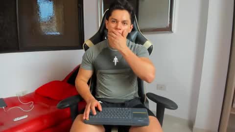 Snapshot of julian_wallace chatting on February 25, 2026, 8:18 pm julian_wallace online show from February 25, 2026, 8:18 pm