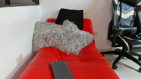 julian_wallace online show from April 9, 2026, 6:24 pm