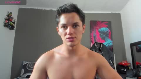 julian_wallace1 online show from June 10, 2026, 6:40 pm