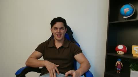 julian_wallace1 online show from July 17, 2026, 6:35 pm