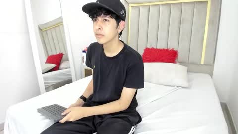 Julian online show from January 7, 2026, 7:05 pm