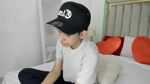 Julian online show from February 7, 2026, 7:50 pm