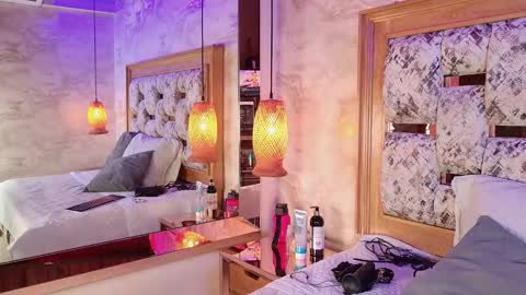 Snapshot of juliana_mendez25 chatting on October 15, 2025, 7:36 pm juliana_mendez25 online show from October 15, 2025, 7:36 pm