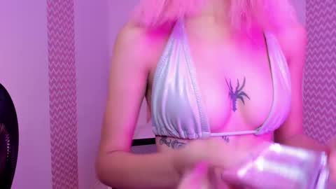 Snapshot of juliana_reynolds chatting on October 13, 2025, 12:38 pm juliana online show from October 13, 2025, 12:38 pm