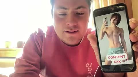 Snapshot of julianlarra_ chatting on May 19, 2026, 5:41 pm Julian Larra online show from May 19, 2026, 5:41 pm
