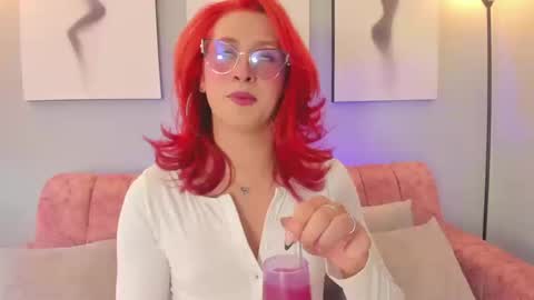 Snapshot of julianna_saenz chatting on September 22, 2025, 8:44 pm Juliana online show from September 22, 2025, 8:44 pm