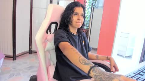 julianne_7 online show from January 13, 2026, 7:30 pm