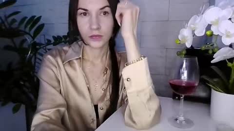 Julia online show from February 8, 2026, 3:26 pm