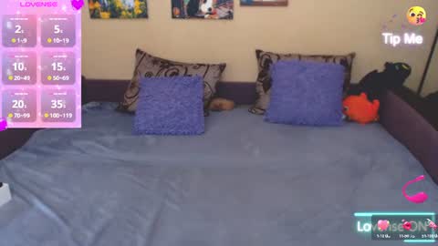 Snapshot of juliasane_ chatting on July 6, 2026, 11:07 am Jul online show from July 6, 2026, 11:07 am