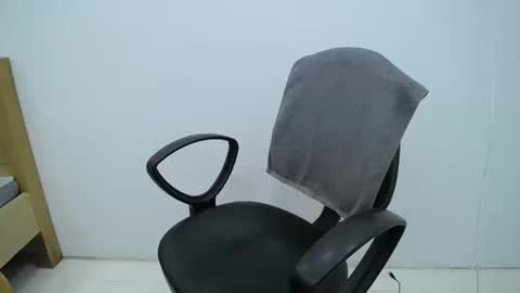 julie9x online show from December 17, 2025, 7:36 am