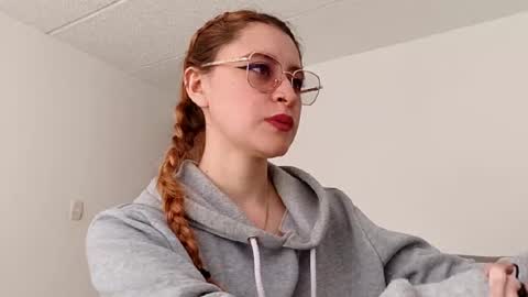 Snapshot of julie_autmn_ chatting on February 26, 2026, 6:07 pm yules online show from February 26, 2026, 6:07 pm