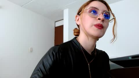 Snapshot of julie_autmn_ chatting on March 1, 2026, 5:04 pm yules online show from March 1, 2026, 5:04 pm