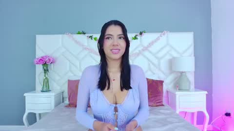 Snapshot of julie_bennet chatting on March 4, 2025, 4:17 am Juliet Bennet online show from March 4, 2025, 4:17 am