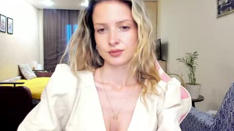 Snapshot of julie_flores chatting on June 20, 2026, 2:42 pm Julie online show from June 20, 2026, 2:42 pm