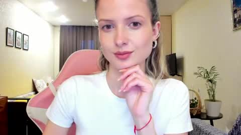 Snapshot of julie_flores chatting on June 21, 2026, 4:53 pm Julie online show from June 21, 2026, 4:53 pm