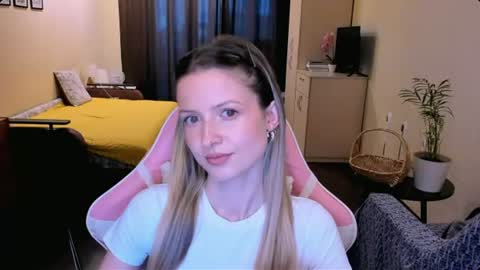 Snapshot of julie_flores chatting on July 1, 2026, 2:29 pm Julie online show from July 1, 2026, 2:29 pm