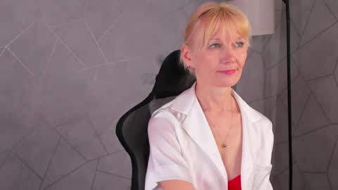 Julie Lucasss online show from May 15, 2026, 11:01 pm