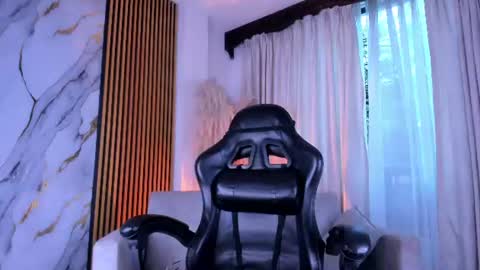 Snapshot of juliensaint_ chatting on June 28, 2026, 11:27 am Julien online show from June 28, 2026, 11:27 am