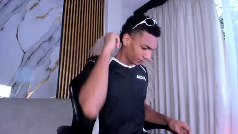 Snapshot of juliensaint_ chatting on July 15, 2026, 11:48 am Julien online show from July 15, 2026, 11:48 am