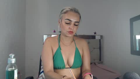 julieta__fox_ online show from January 9, 2025, 7:21 am