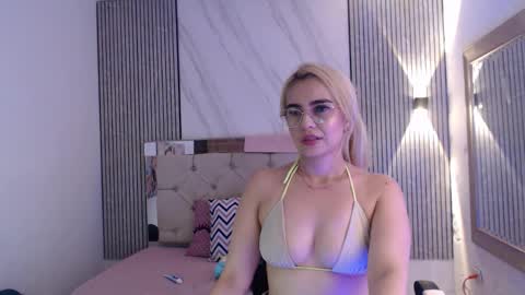 julieta__fox_ online show from February 21, 2026, 2:23 am