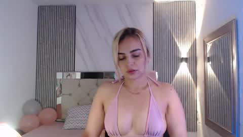 julieta__fox_ online show from May 18, 2026, 1:13 am